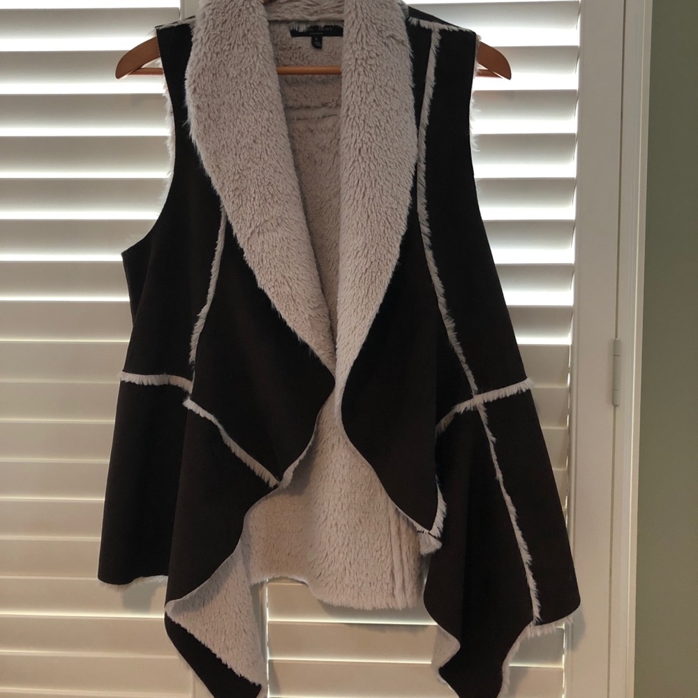 Faux fur vest in brown